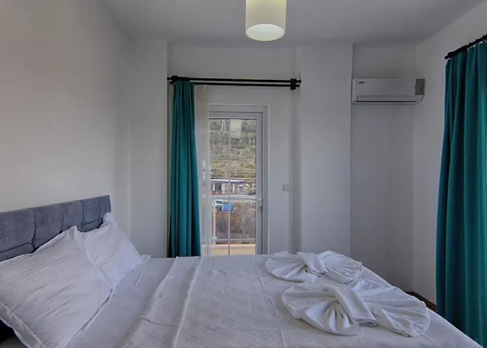 Detached With Private Pool In Oeluedeniz, فيلة