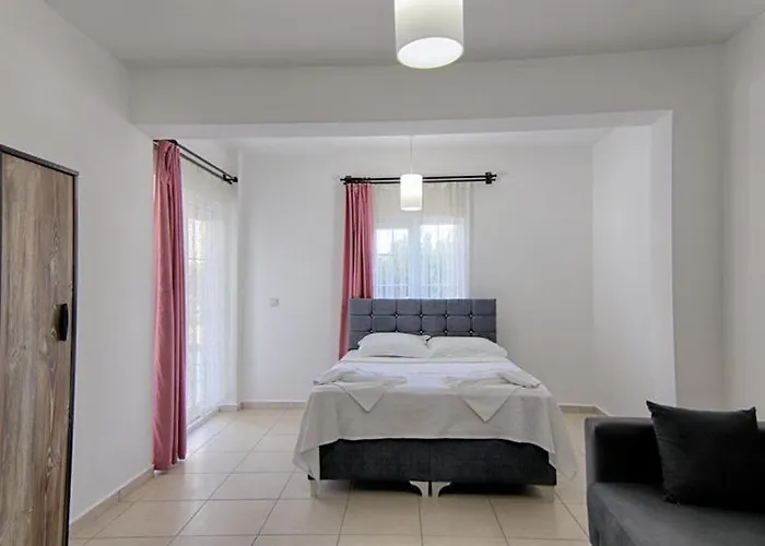 Detached With Private Pool In Oeluedeniz, فيلة *