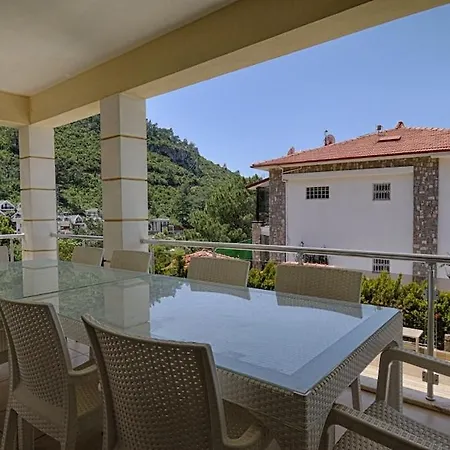 Detached With Private Pool In Oeluedeniz, 费特希耶