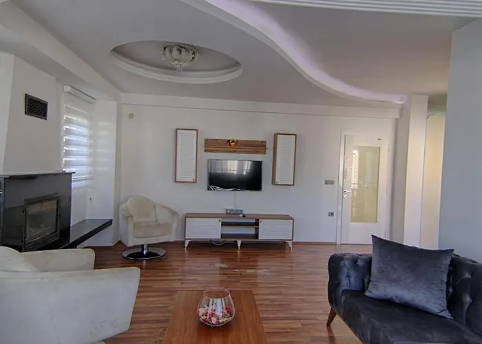 Detached With Private Pool In Oeluedeniz, 别墅