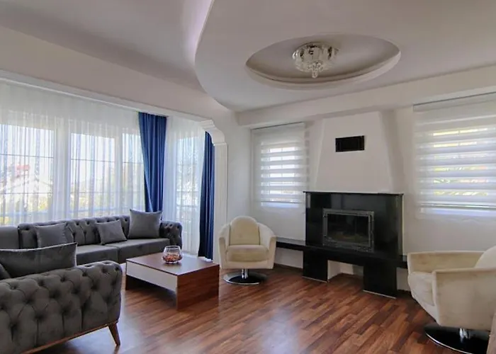 Detached With Private Pool In Oeluedeniz, 别墅