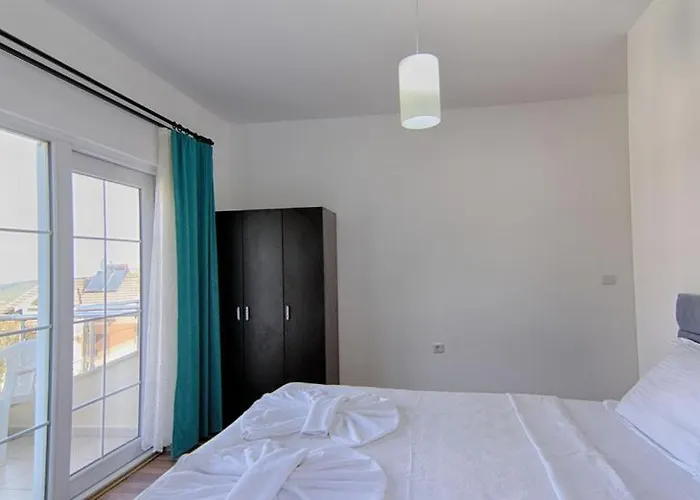 Detached With Private Pool In Oeluedeniz, 别墅 费特希耶