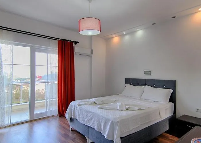 Detached With Private Pool In Oeluedeniz, 别墅 *