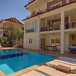 Detached With Private Pool In Oeluedeniz, 빌라 페티예