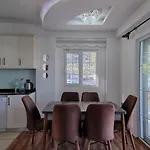 빌라 Detached With Private Pool In Oeluedeniz, 페티예