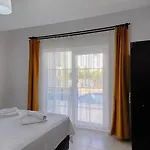 Detached With Private Pool In Oeluedeniz, 페티예