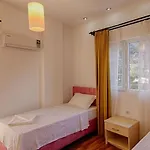 Detached With Private Pool In Oeluedeniz, 빌라 *