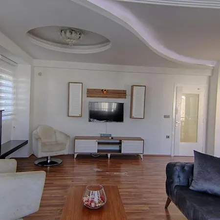 Detached With Private Pool In Oeluedeniz, Willa