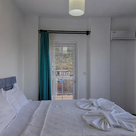 Detached With Private Pool In Oeluedeniz, Willa
