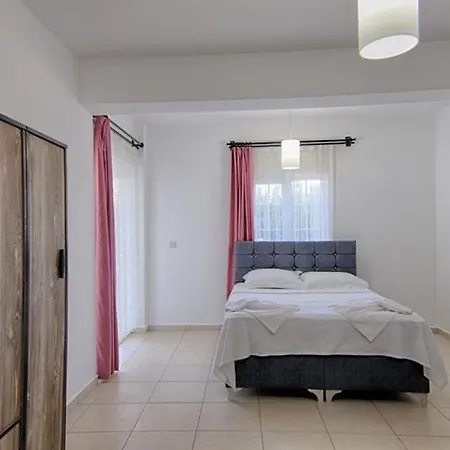 Willa Detached With Private Pool In Oeluedeniz,