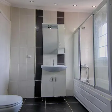 Detached With Private Pool In Oeluedeniz, Willa *