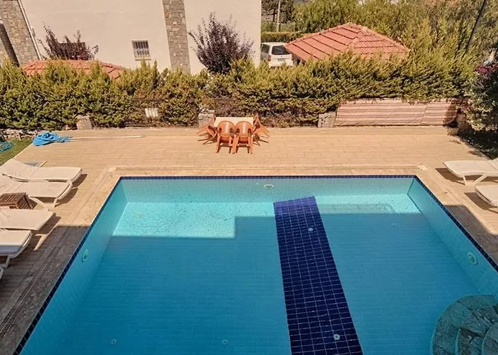 Detached With Private Pool In Oeluedeniz,