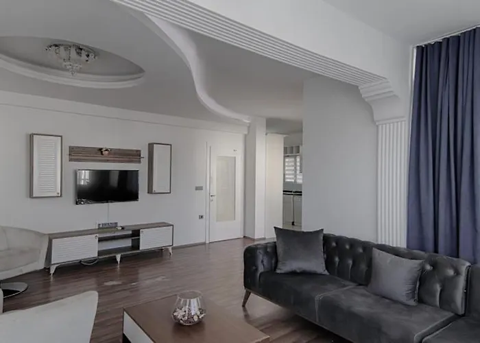 Detached With Private Pool In Oeluedeniz, Villa *