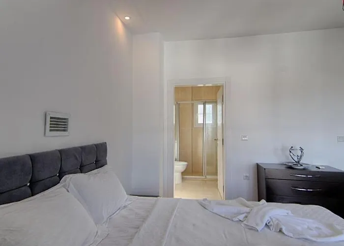 Villa Detached With Private Pool In Oeluedeniz, *