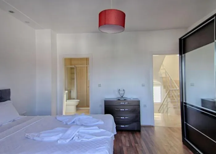 Detached With Private Pool In Oeluedeniz, Villa *